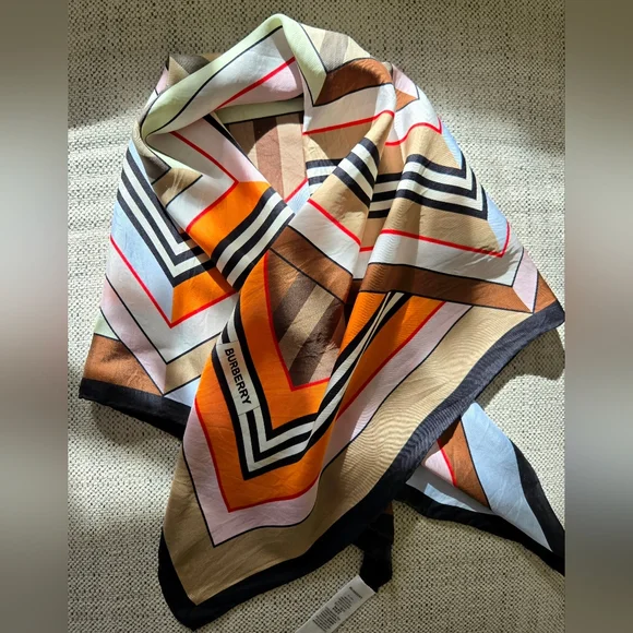 BURBERRY 90×90cm Multicolor Geometric Silk Scarf display picture 2